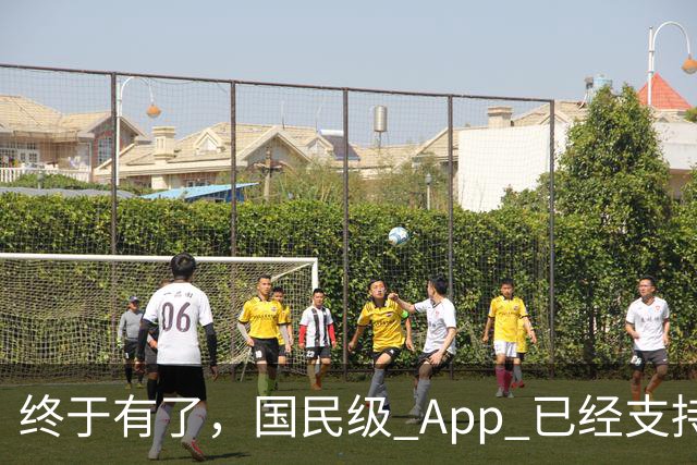 终于有了，国民级 App 已经支持液态玻璃界面！